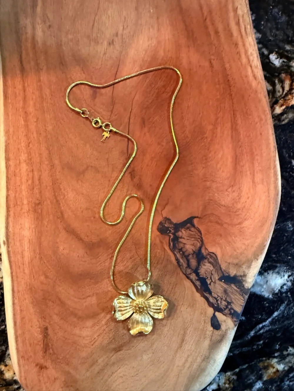 Gold Flower Pendant Necklace - Women Jewelry - Picture 2 of 6